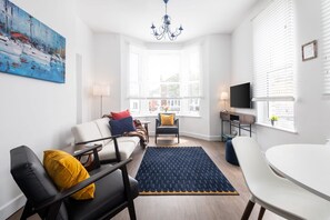 Apartemen | 2 kamar tidur, meja kerja, dan setrika/meja setrika