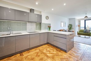 Casa | 4 quartos, acesso à internet de alta velocidade