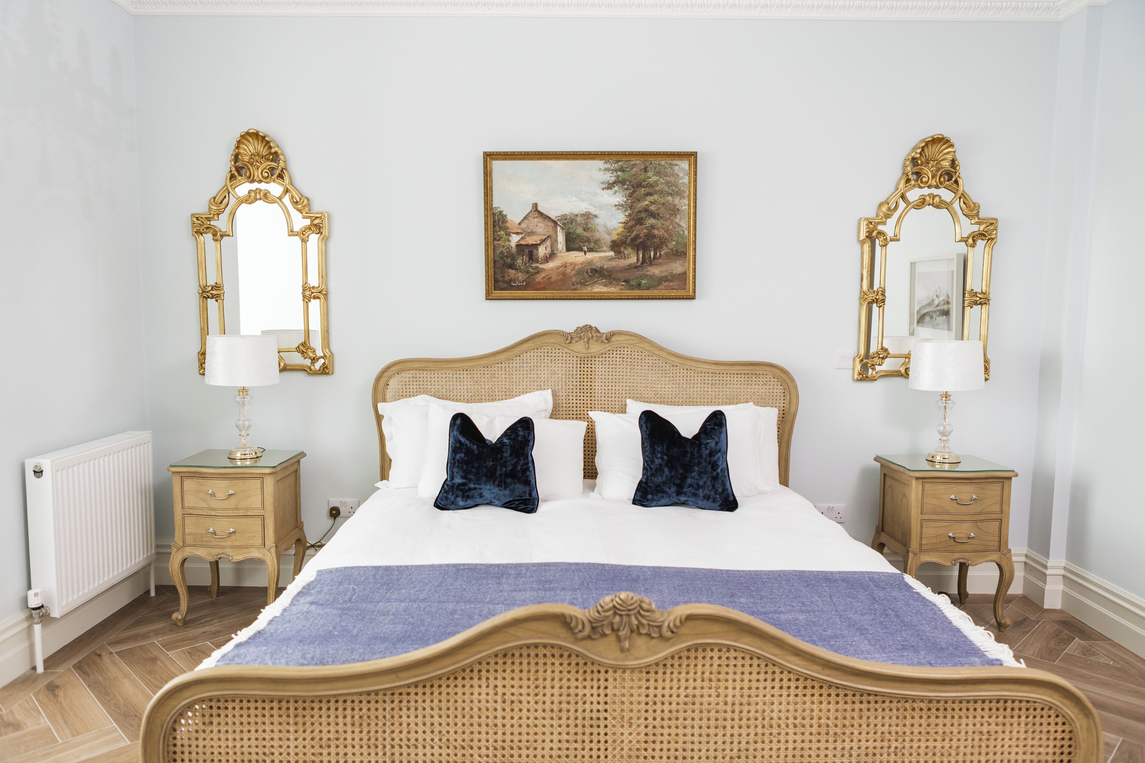 5 bedrooms, iron/ironing board, WiFi, bed sheets