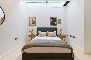 Apartment (4 Bedrooms) | 4 bedrooms, laptop workspace, iron/ironing board, free WiFi - The Camden Park Place - Lovely 4bdr Flat With Garden (London)