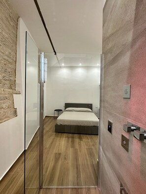 Premium bedding, memory foam beds, individually furnished, desk - Le Stanze Ritrovate (Trani)