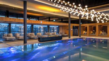 Sisäuima-allas ja ulkouima-allas avoinna 6.30–22.00, ilmaisia cabañoita