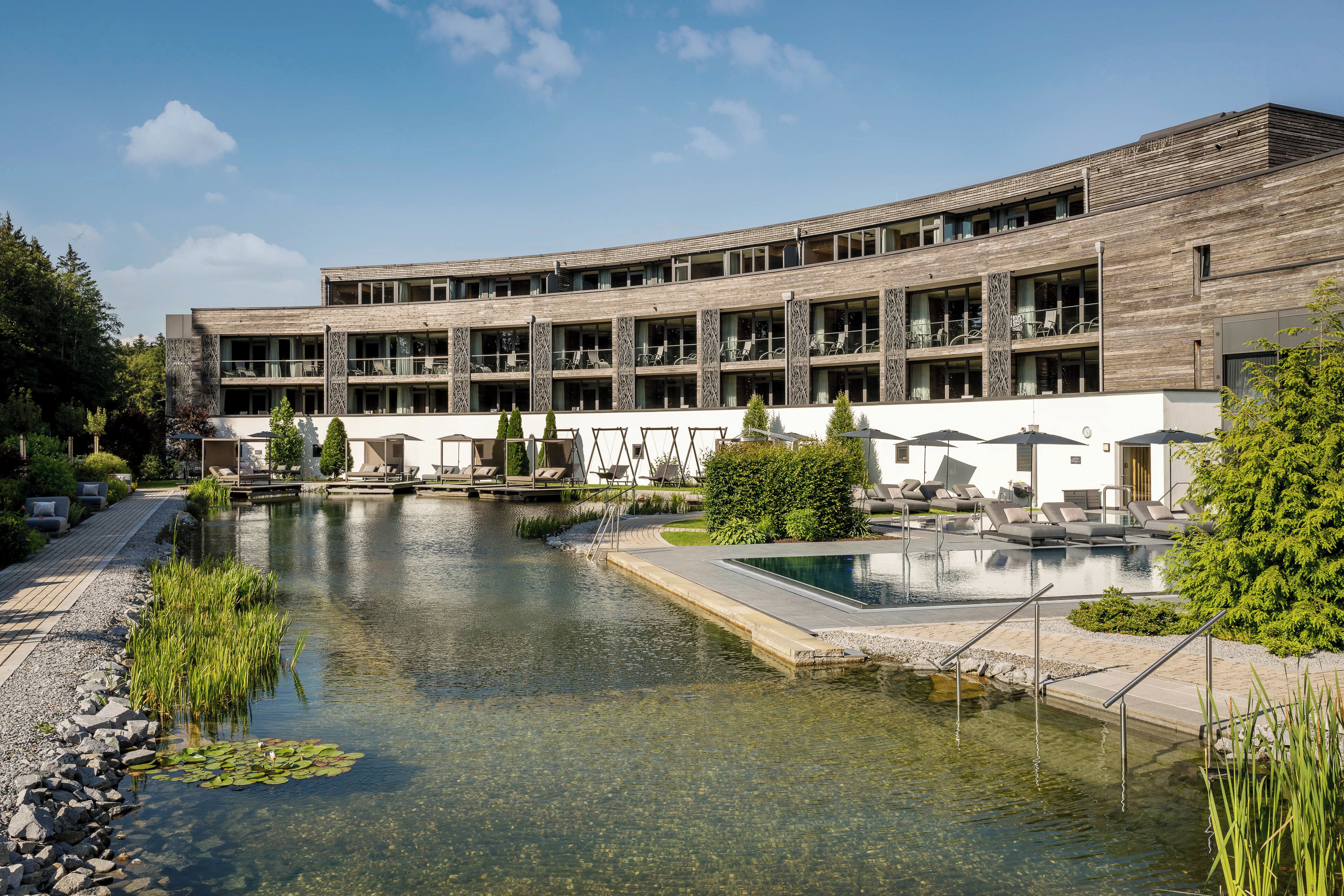 室内游泳池，室外游泳池，06:30 至 22:00 开放, 免费小屋, 池畔遮阳伞