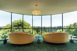 Couples treatment rooms, sauna, hot tub, steam room, body treatments