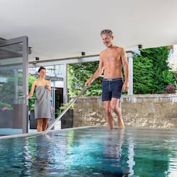 Couples treatment rooms, sauna, hot tub, steam room, body treatments