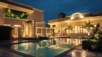 Piscine extérieure (ouverte en saison)