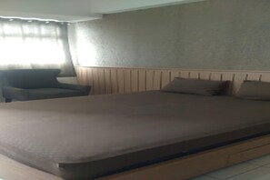 Free WiFi, bed sheets - Hotel O Dealova Room (Gunung Putri)
