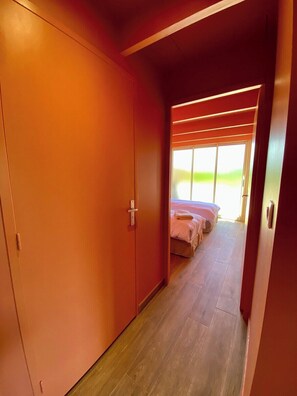 5 Schlafzimmer, Bügeleisen/Bügelbrett, Reisekinderbett, WLAN