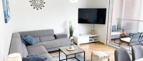 Una televisión de pantalla plana