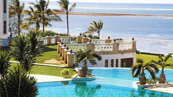 3 outdoor pools, open 7:00 AM to 6:00 PM, free pool cabanas