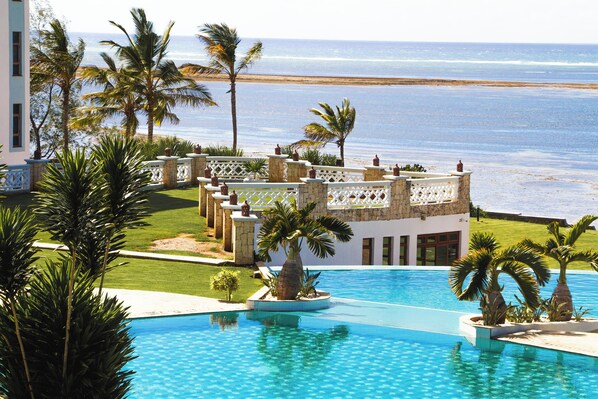 3 Außenpools, geöffnet von 07:00 Uhr bis 18:00 Uhr, Cabañas (kostenlos)