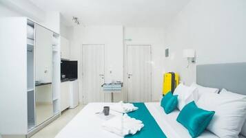 Iron/ironing board, bed sheets