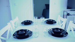 Dining - Maison Avec Piscine Proche Uzès (Mons)