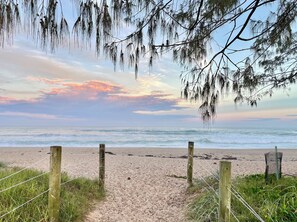 Beach towels - Peaceful retreat 6 km north of Coffs Harbour! (Korora)