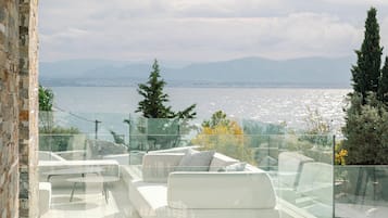 Elia Cove Luxury Villa I | Balcony