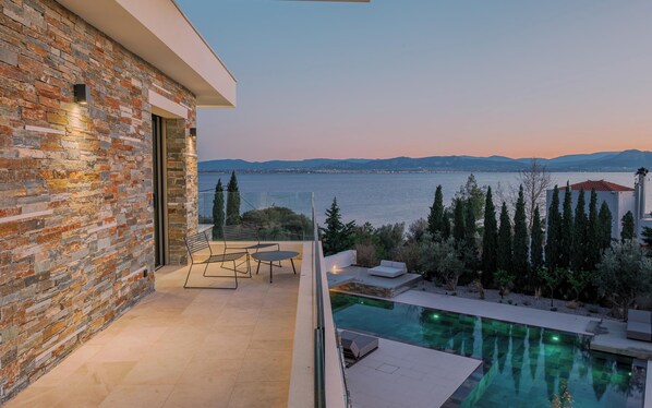 Elia Cove Luxury Villa I | Balcony