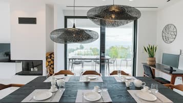 Villa, 4 Bedrooms, Private Grand Pool, Sea View | Phòng ăn