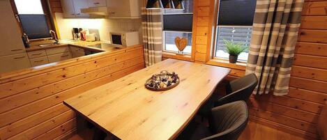 Maison, 2 chambres, patio | Coin séjour