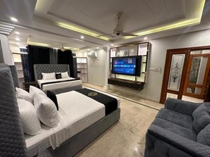 Family Room | 1 bedroom, free WiFi