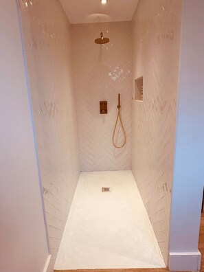 Hair dryer, towels, soap, shampoo - Contemporary villa in Drôme Provençale with swimming pool close to amenities (Montélimar)