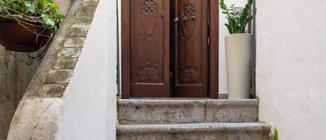 Entrada al alojamiento