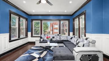 TV connectée, cheminée, jeux vidéo, baby-foot