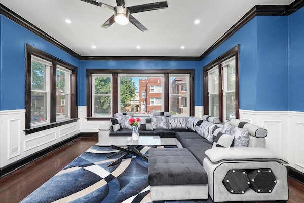 TV connectée, cheminée, jeux vidéo, baby-foot