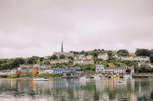 Spacious Waterfront 4 Bedroom Villa