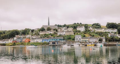 Spacious Waterfront 4 Bedroom Villa