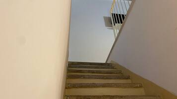 Chambre Triple Confort, salle de bains privée, vue ville | Bureau, espace de travail pour ordinateur portable, Wi-Fi gratuit