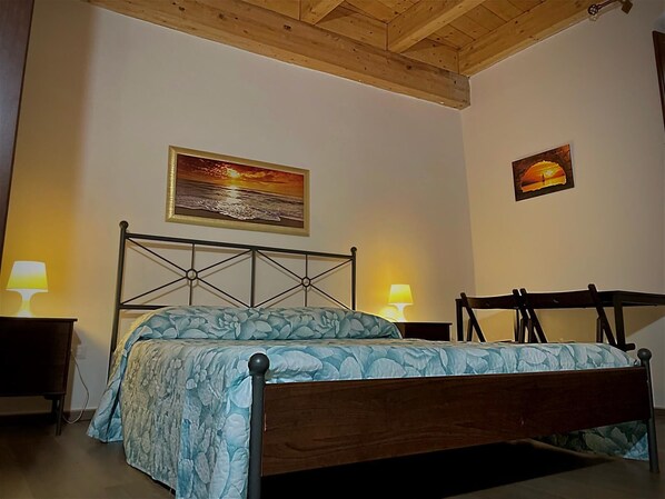 Comfort Triple Room, Private Bathroom, City View