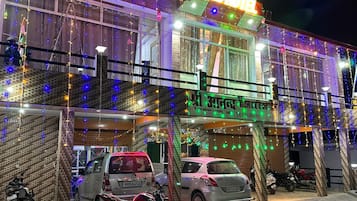 Mặt tiền nơi lưu trú