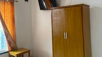 Standard Twin Room | Laptop workspace, free WiFi, bed sheets