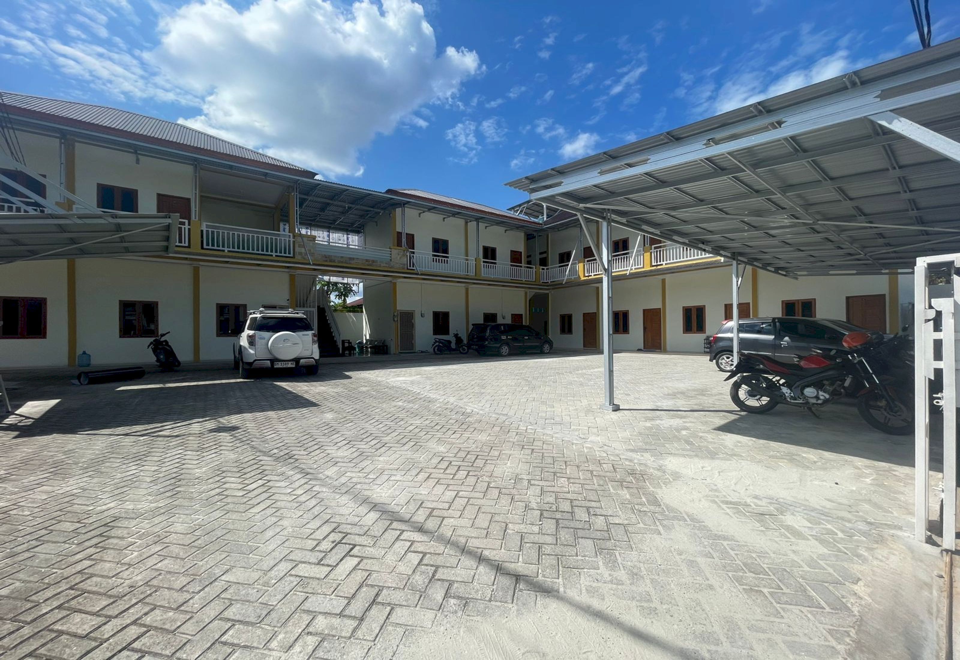 Vista frontal de la propiedad