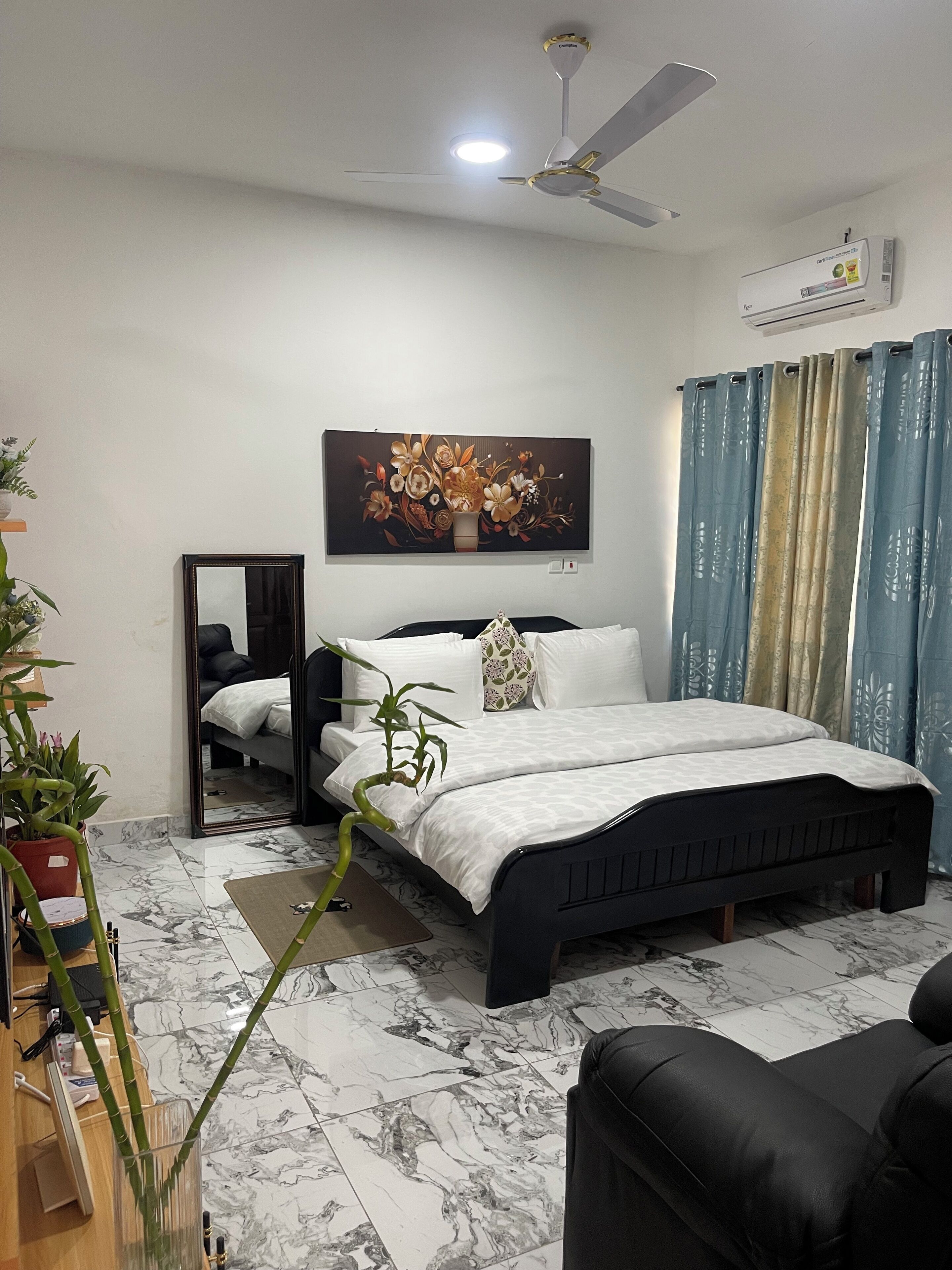 Estudio ejecutivo | Ropa de cama de alta calidad, colchones viscoelásticos, minibar