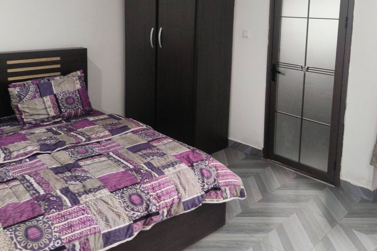 Chambre supérieure | Literie de qualité, lit avec matelas en mousse à mémoire, minibar