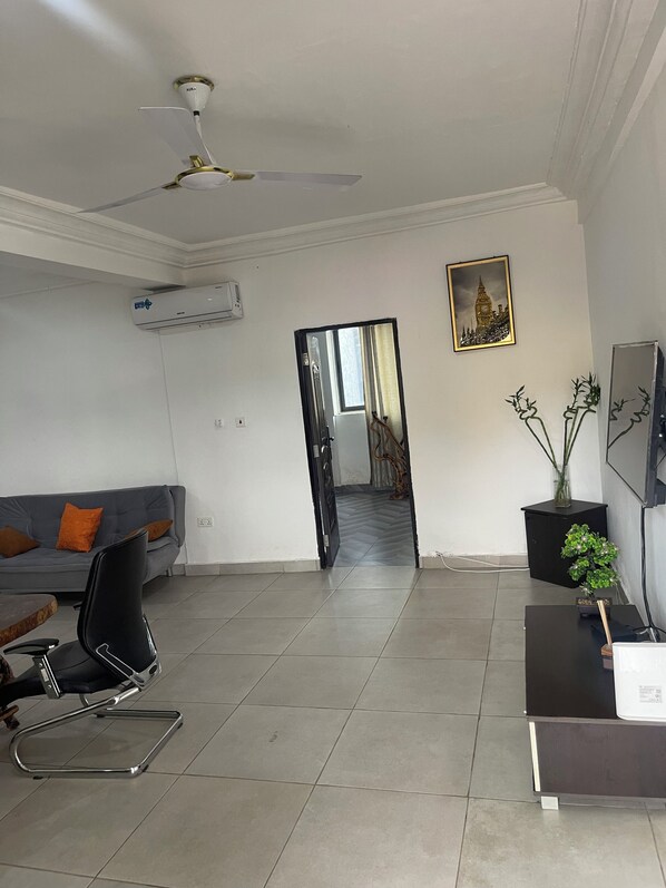 Superior Room | Living area | 43-inch Smart TV with satellite channels, Netflix, toys - Peach City Apartments (Accra)