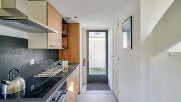 JÀÀkaappi, kahvin-/teenkeitin, vedenkeitin, leivÀnpaahdin