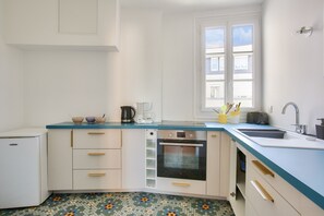 Fridge, microwave, oven, dishwasher