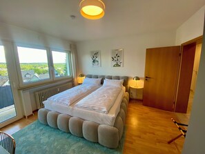 3 bedrooms, desk, free WiFi, bed sheets