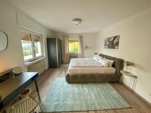 3 dormitorios, escritorio, wifi gratis y ropa de cama