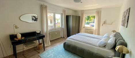 3 bedrooms, desk, free WiFi, bed sheets