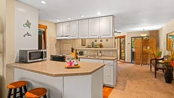 Condo, 1 Bedroom | Private kitchen | Fridge, oven, coffee/tea maker, toaster