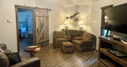 Cozy 2-bedroom house on Enid Lake, just steps from Wallace Creek Campgrounds