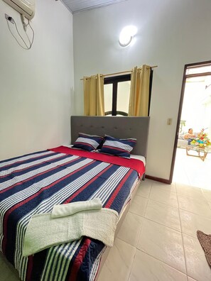 3 habitaciones, tabla de planchar con plancha, wifi y ropa de cama 