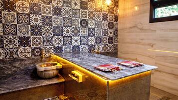 Chambre Deluxe | Salle de bain | Ensemble douche/baignoire, douche hydromassante