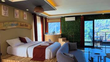 Business Suite, Mountain View | 1 bedroom, Egyptian cotton sheets, premium bedding, memory foam beds