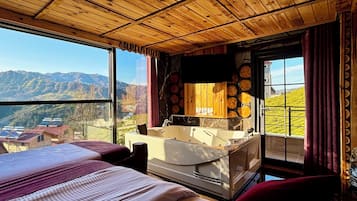 Deluxe Room | 1 bedroom, Egyptian cotton sheets, premium bedding, memory foam beds