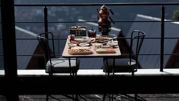 Desayuno típico de la región gratuito y diario