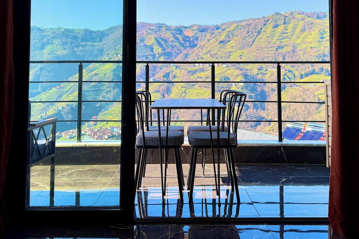 Business Suite, Mountain View | Valley view